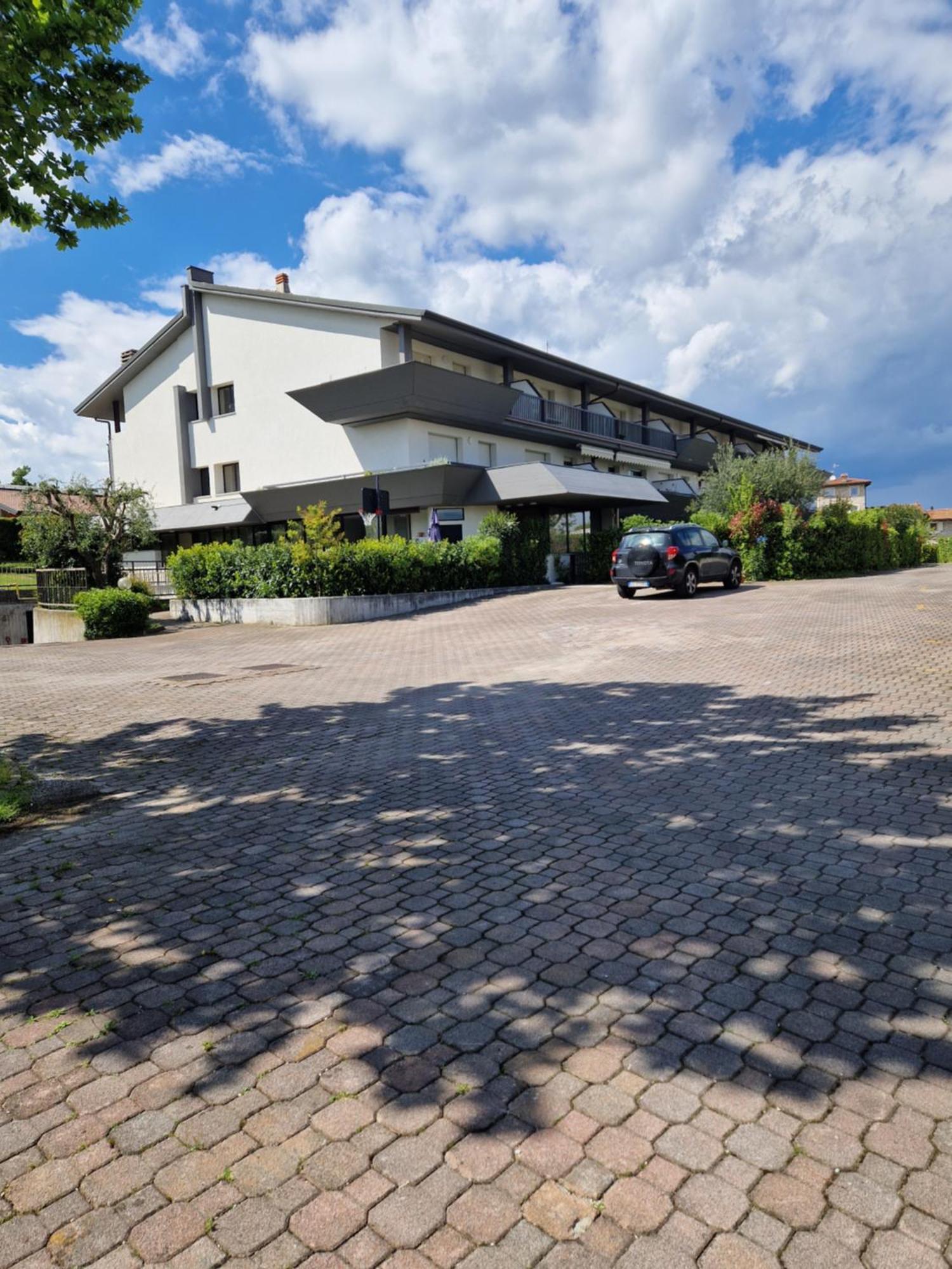 Happy Lake Desenzano del Garda Exterior photo